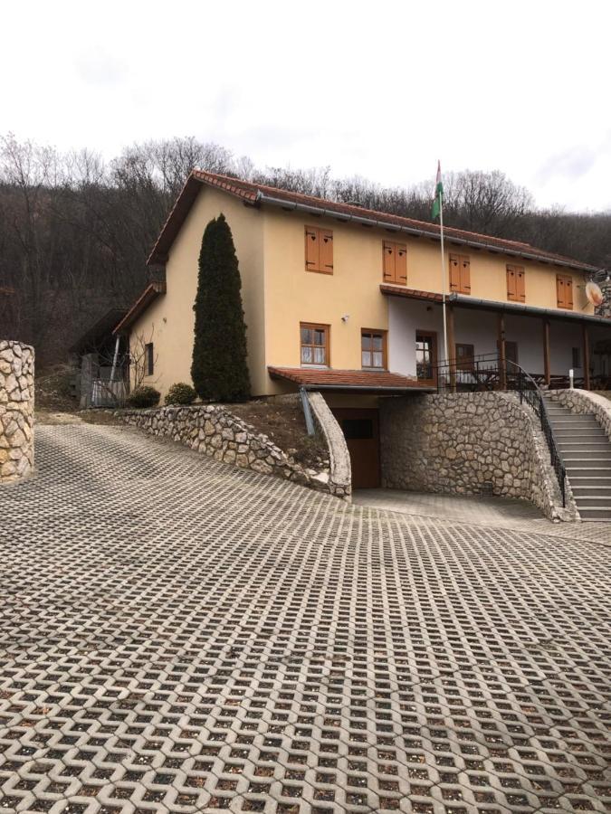 Hotel Judit Vendégház Sümeg Exterior foto
